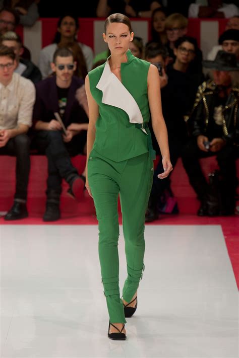 12 Gorgeous Emerald Green Looks Straight From Spring 2013 Runways