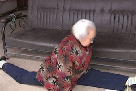 Get Fit Like This 87 Year Old Chinese Woman Who Can Do The Splits