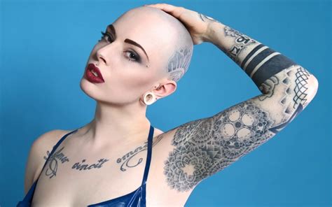 Female Celebrities Who Smoked The Bald Head Style Ohoreviews Bald