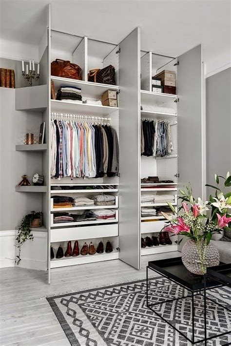 Apr 10, 2021 · a mirror closet door can make your bedroom look more stylish and chic. 32 Cool And Smart Ideas To Organize Your Closet - DigsDigs