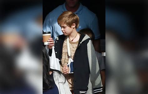 Angelina Jolie S Daughter Shiloh Jolie Pitt Injured In Snowboarding Accident