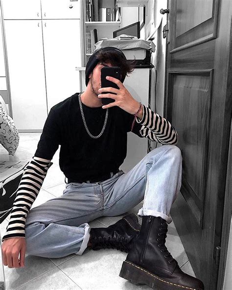 Short, messy, natural wavy, crazy colors dyed tiktok star noen eubanks has bleached his eboy haircut and everyone seems to be going for it. How to Dress Like an Eboy, Outfits and Style - VAGA magazine