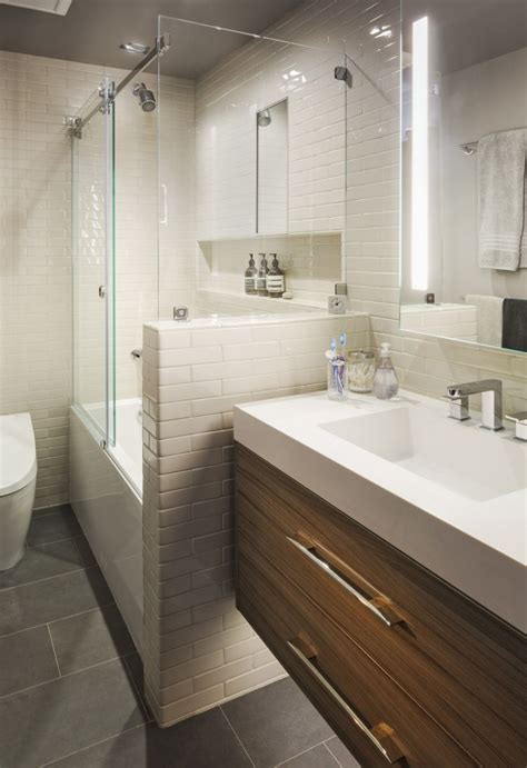 Badezimmer gehören neben küchen zu den räumen, die am häufigsten aktiv genutzt werden. badezimmer komplett ideen | Badezimmer design, Badezimmer ...