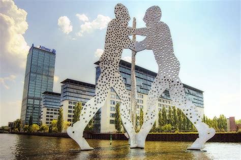 The Top 8 Sculptures In Berlin