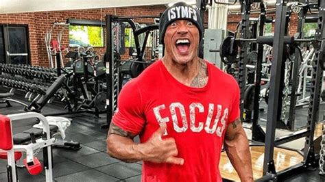 Dwayne The Rock Johnson Shows Off Incredible Leg Muscles Ripped Physique