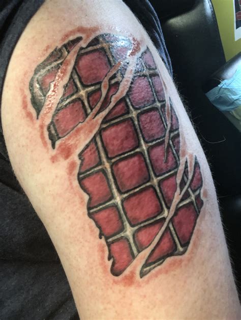 Spider Man 3d Tattoo Ripped Skin Tatuajes Simbolos