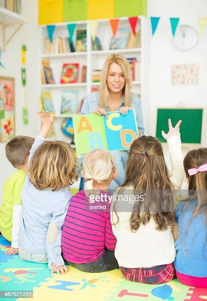 Preschoolers Alphabet Stockfotos En Beelden Getty Images