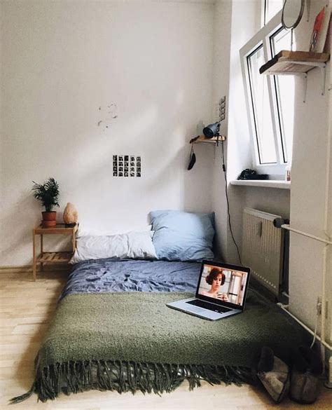 14 Bedroom Design Bed On Floor In 2020 Minimalist Home Minimalist