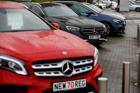 Mercedes Benz Macht Wegen H Herer Kosten Weniger Gewinn Dividende