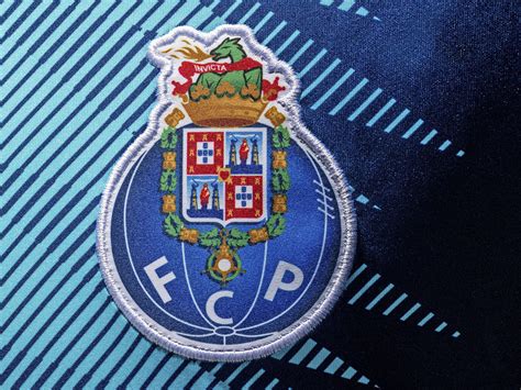 Tylko i wyłącznie tym co robił arbiter. FC Porto - Notícias - O equipamento do Dragão é a terceira ...