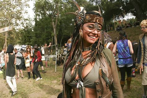 40 Ridiculous People In Headdresses At Music Festivals Miami Miami
