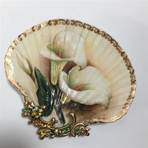 Artist Turns Real Seashells Into Decorative Jewelry Dishes That Look