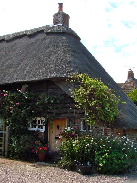 Pretty Thatch Thatched Cottage In The Village Of Rodmell Flickr