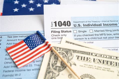 Formulário De Declaração De Imposto 1040 Com Bandeira Dos Eua América E