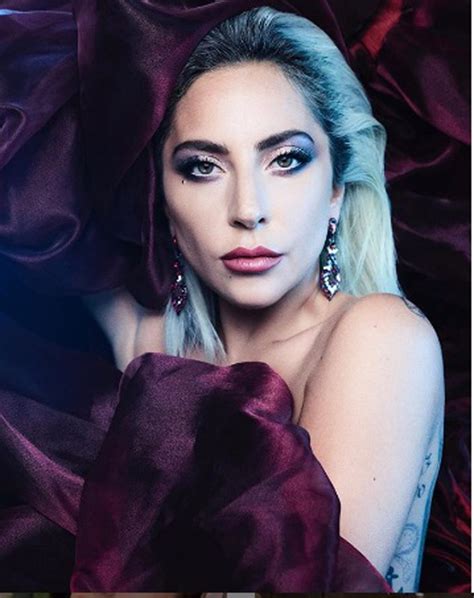 The purpose of this page is to be a visual aid on the fashion wore during the year. Lady Gaga recibe el 2020 con apasionado beso de misterioso ...