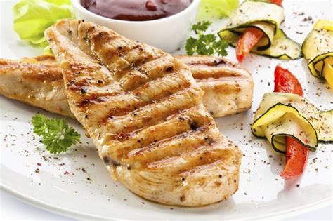 According to different sources, an 8 oz raw chicken breast contains around 50 grams protein. The Calorie Count for a Boneless & Skinless Chicken Breast ...