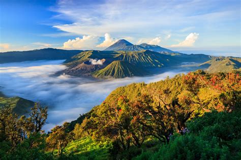 Le Volcan Bromo Sur Lîle De Java Indonésie Paysages Du Monde