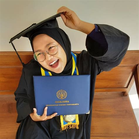 Mutiara Annisa Student Employee Universitas Negeri Yogyakarta