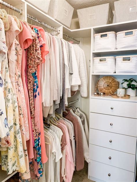 How To Declutter Your Closet In 4 Easy Steps How To Keep Your Clothes