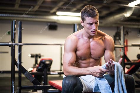 Premium Photo Muscular Bodybuilder With Towel
