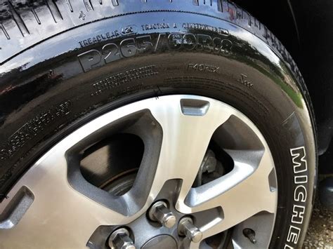 How to make glow shin for cars tiyers : How to Make Homemade Tire Shine