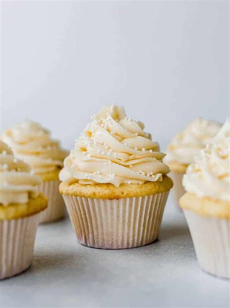 vanilla cupcakes with vanilla frosting brown eyed baker