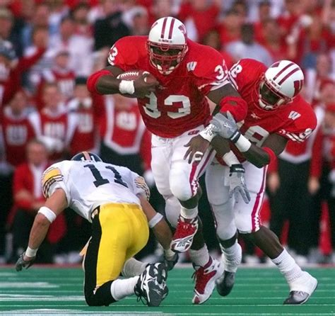 Photos Hall Of Fame Career Of Uw Legend Ron Dayne Football