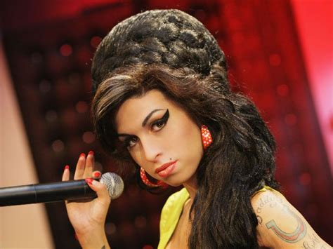 Amy Winehouse Estrena Video Actitudfem