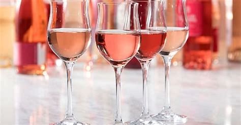 Rosé Wine Glasses Exist But Do We Really Need Them Experts Weigh In Huffpost Life