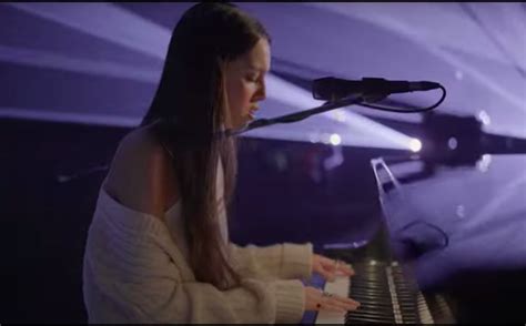 Olivia Rodrigo Makes Her Late Night Debut With Drivers License