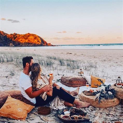 Could This The Perfect Date Ohhcouture Romantic Picnics Couple Beach