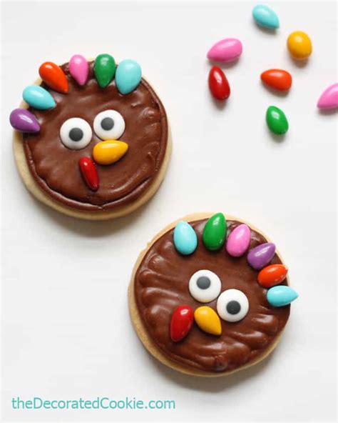 Nothing says thanksgiving feast like the dessert table deviously tempting you with pie and pumpkin flavored goodness and everything that couldn't possibly be healthy for you. 13 ADORABLE TURKEY TREATS THAT ARE TOO CUTE TO EAT