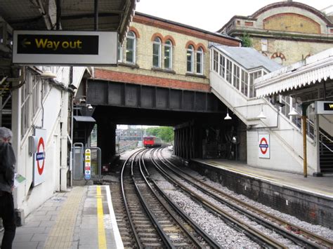 Westbourne Park Station Looking East © Peter Whatley Cc By Sa20