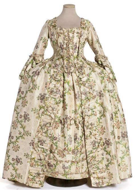 La Francaise 1730 1760 Idées De Mode Mode Du Xviiie Siècle Robes