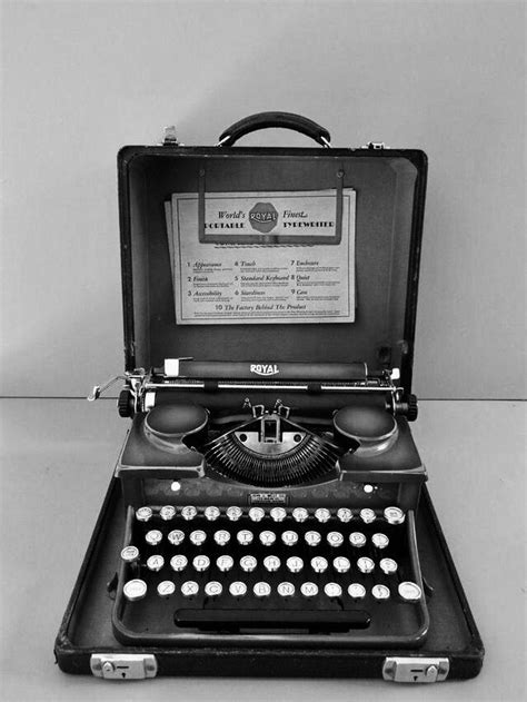 The Visual Vamp Vintage Typewriters Typewriter Retro Typewriter