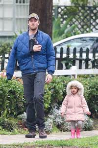 Armie Hammer Adorably Plays In A Puddle With Daughter Daily Mail Online