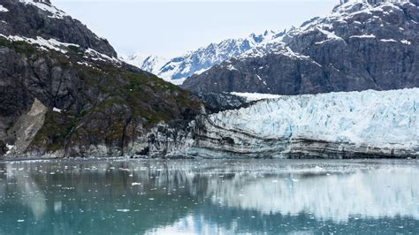 Download Wallpaper 2560x1440 Alaska Margerie Bay Glacier Reflection