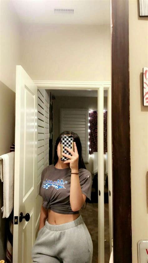 Pin By Riska Khalifa On —mirror Selfie In 2020 Mirror Selfie Poses