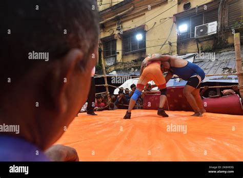 Kolkata India 23rd Oct 2022 Wrestlers Fight During An Amateur Wrestling Match Inside A