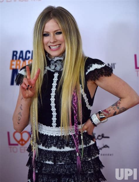 Photo Avril Lavigne Attends Race To Erase Ms Gala In Beverly Hills Lap20190510814