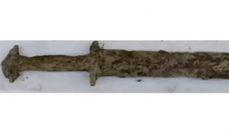Girl Finds 1500 Year Old Sword In Swedish Lake Sbs News