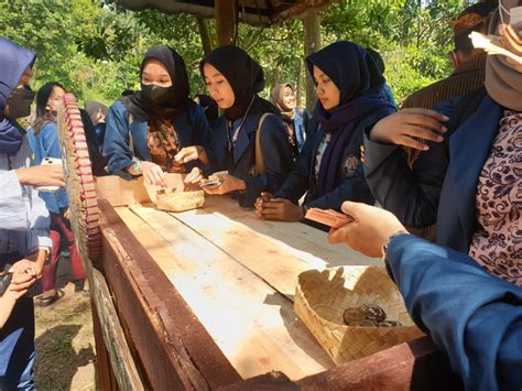 Mahasiswa Kkn Undip Turut Serta Memeriahkan Acara Pasar Kuliner Desa