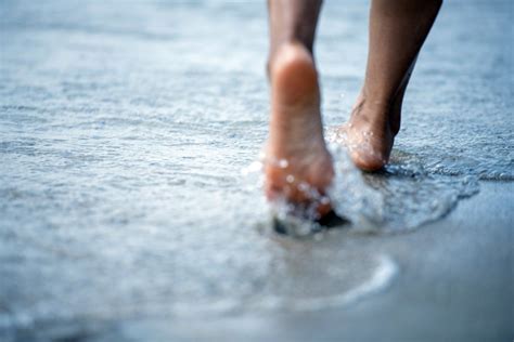 Barefooting A Piedi Nudi Nella Natura Focus On You