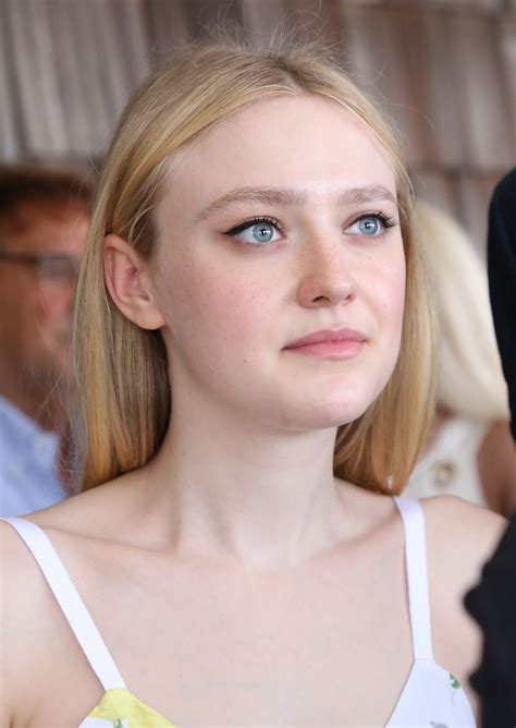 Hannah dakota fanning (born february 23, 1994) is an american actress. Dakota Fanning - Dujour Magazine Annual Memorial Day Party in New York 05/26/2018