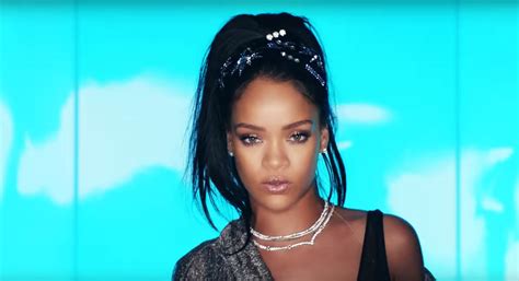 Watch Rihanna Cry During A Dublin Concert Stylecaster