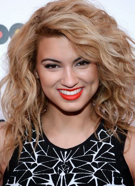 Hairstyle Photo Tori Kelly Medium Curls Hairstyle Picture