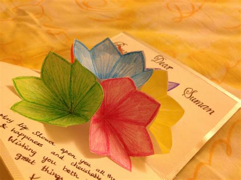 Easy to make, and can be presented in the form of greeting cards or souvenirs. Exploring Myself: 3D flower pop up Greeting card