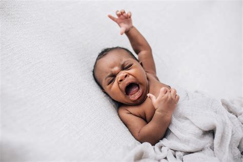 Newborn Crying What It Means And How To Handle It Chegospl