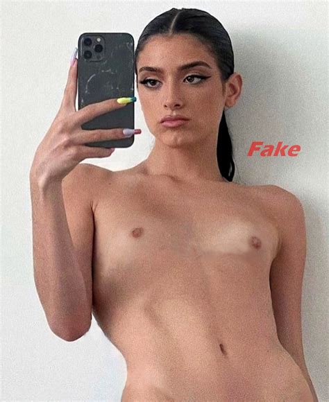 Dixie D Amelio Nude Selfies