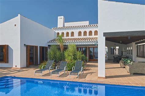 Situated in murcia, this villa is 0.7 mi (1.2 km) from el valle golf and 11.5 mi (18.5 km) from peraleja golf. Villa to rent in El Valle Golf Resort, Spain with private ...